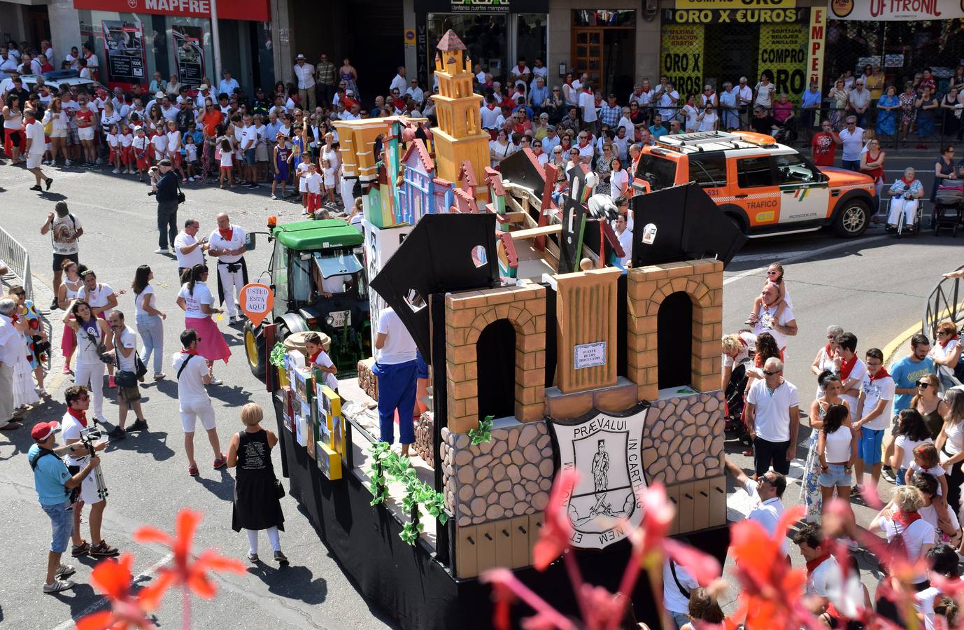 Fotos: Desfile de carrozas en las fiestas de Calahorra