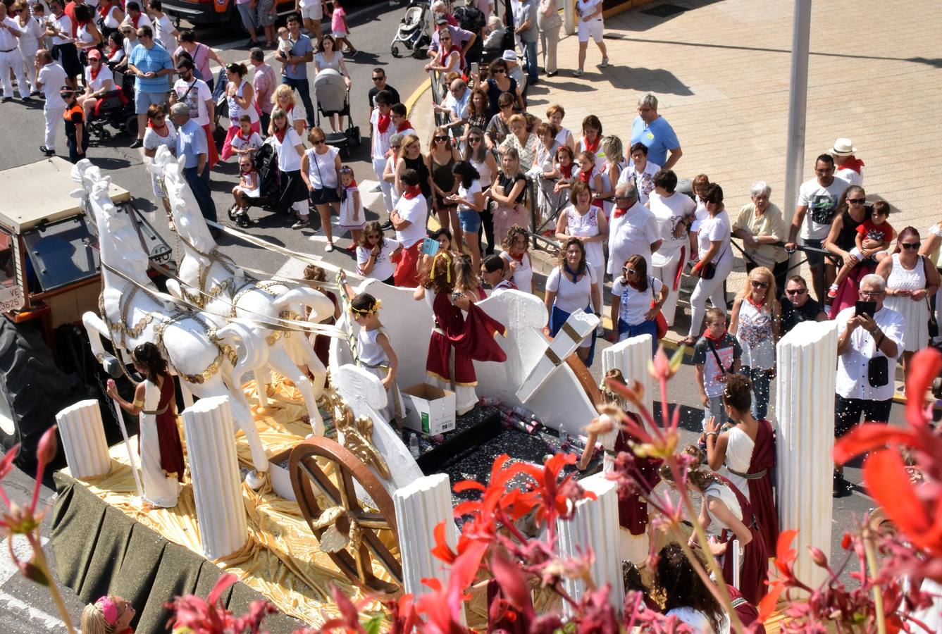 Fotos: Desfile de carrozas en las fiestas de Calahorra