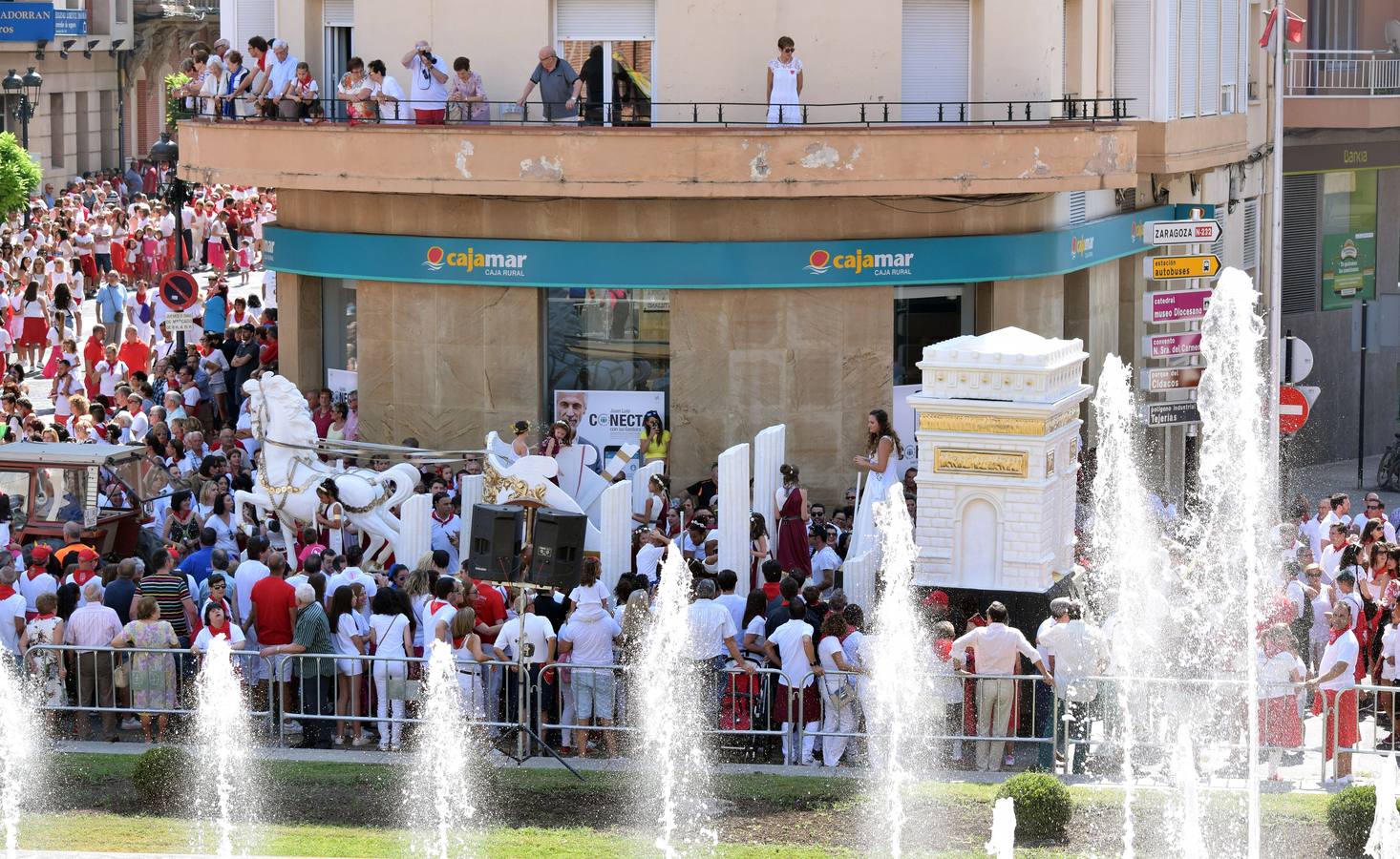 Fotos: La puesta del pañuelo a Quintiliano en las fiestas de Calahorra