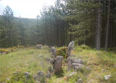 Imagen secundaria 1 - Camino de subida en Nalda, restos de un dolmen y senda de La Leñosa 