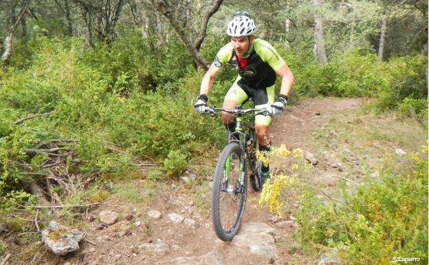 Imagen principal - Subiendo por La Leñosa, inicio de la senda de La Barriguita y un tramo del Fraile 