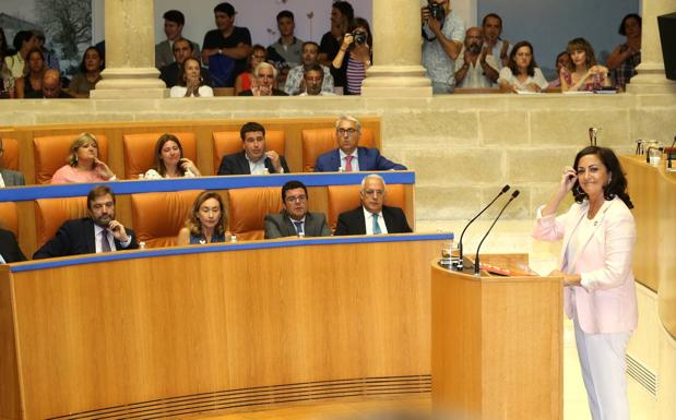 La bancada popular, escuchando el discurso