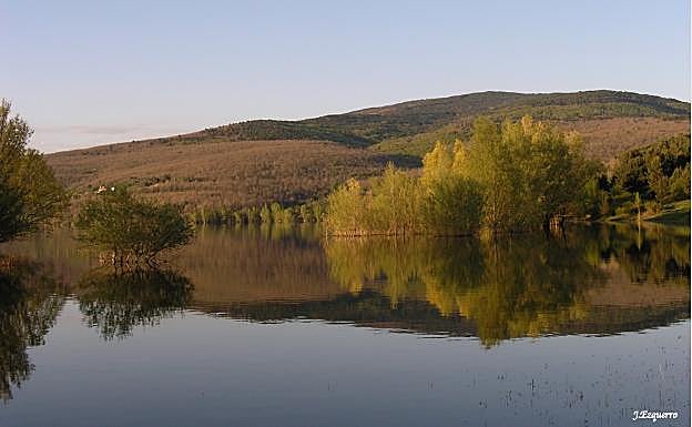 Imagen principal - Vista del embalse González Lacasa, sendero de Ambrigüelas y camino junto a la Peña Zapatero