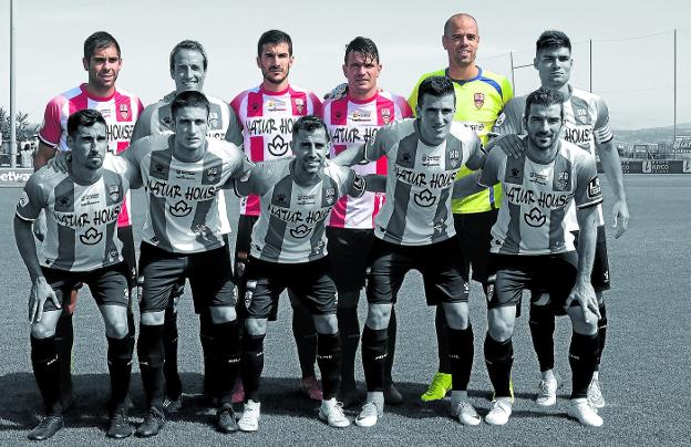 Caras nuevas . Roni, Zabaco, Errasti y Miño fueron los fichajes de esta pretemporada que jugaron en Vitoria. :: fernando díaz