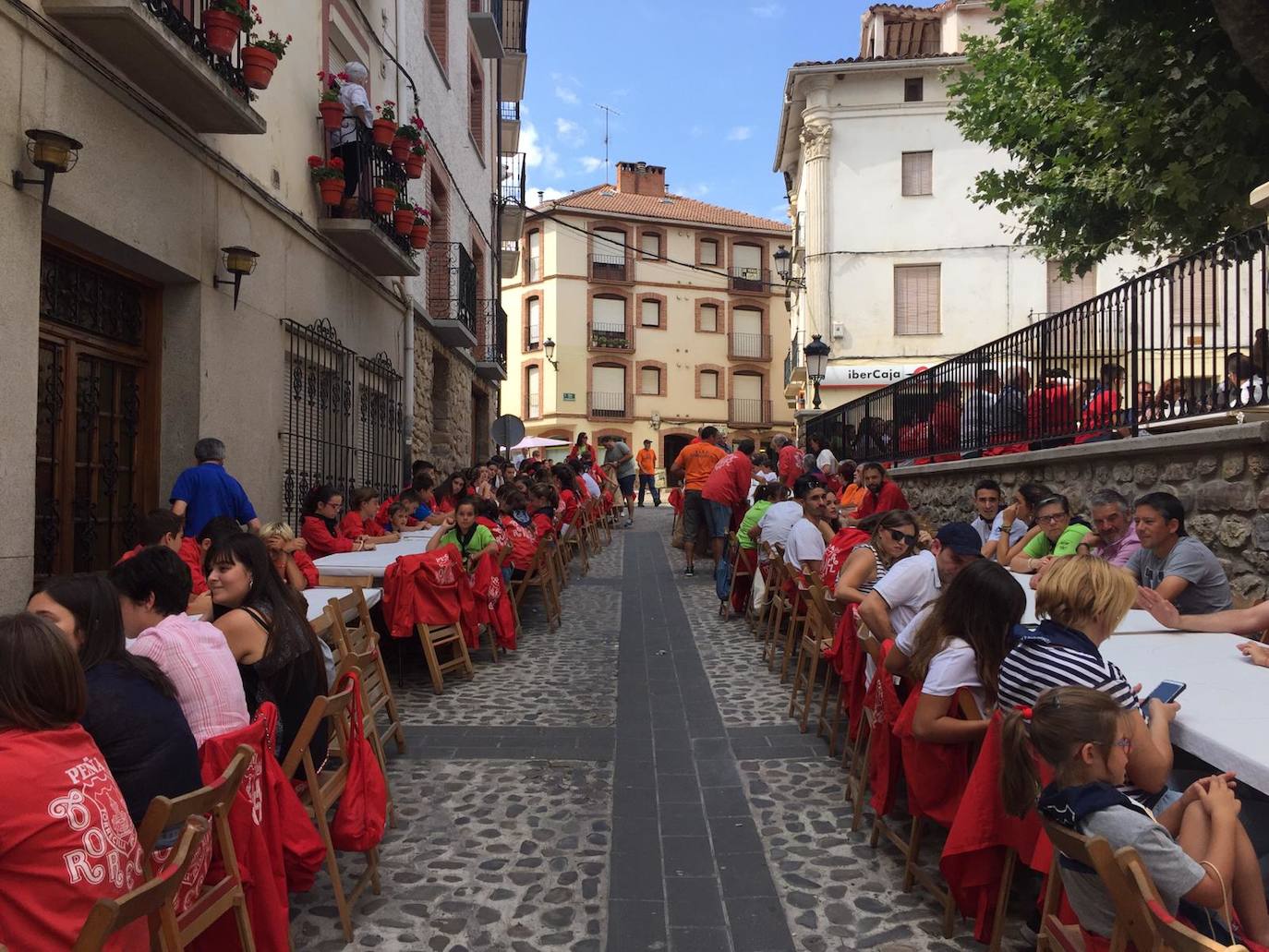 Una de la cuadrillas con integrantes de todas las edades. 