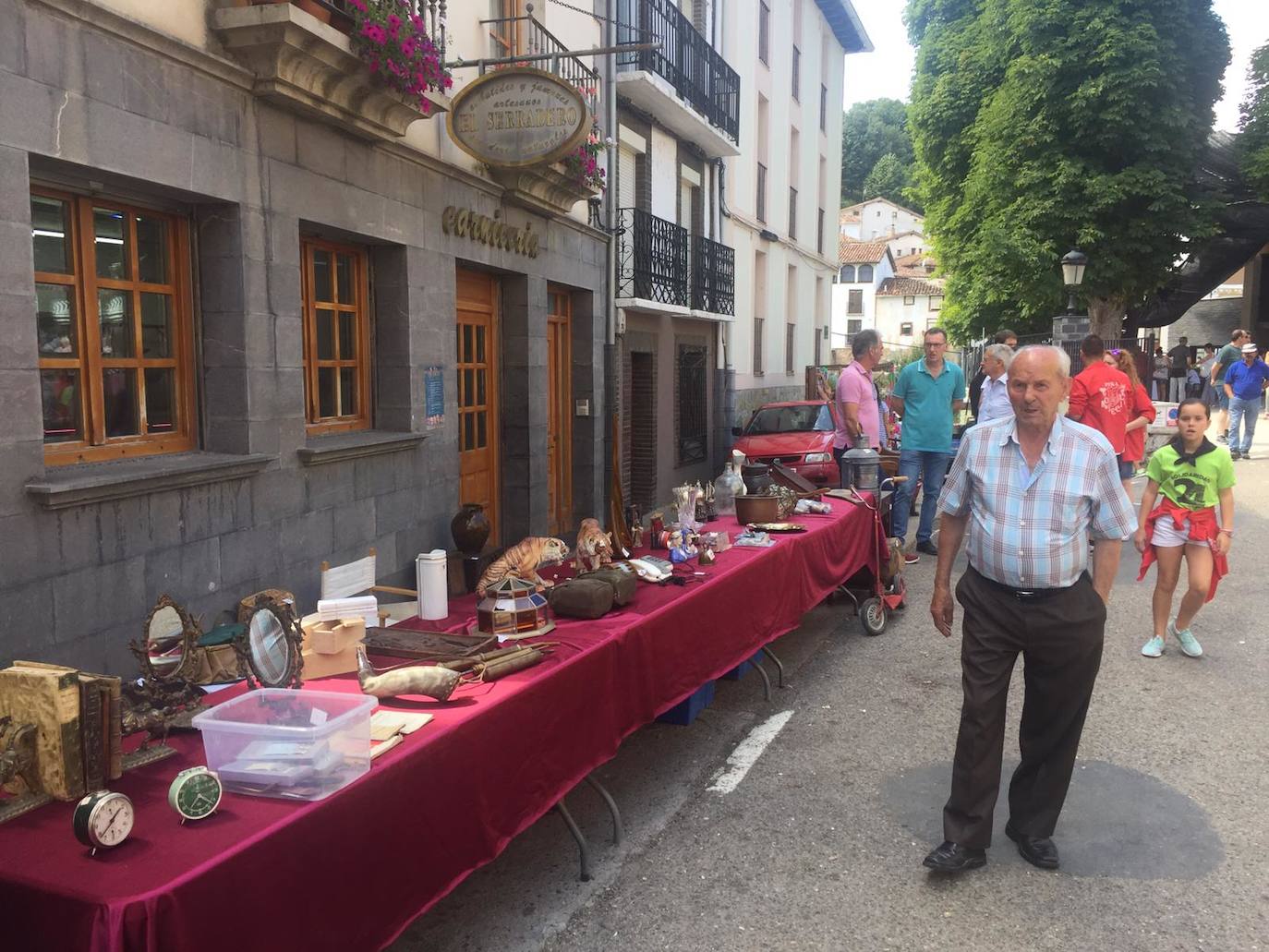 Una de la cuadrillas con integrantes de todas las edades. 