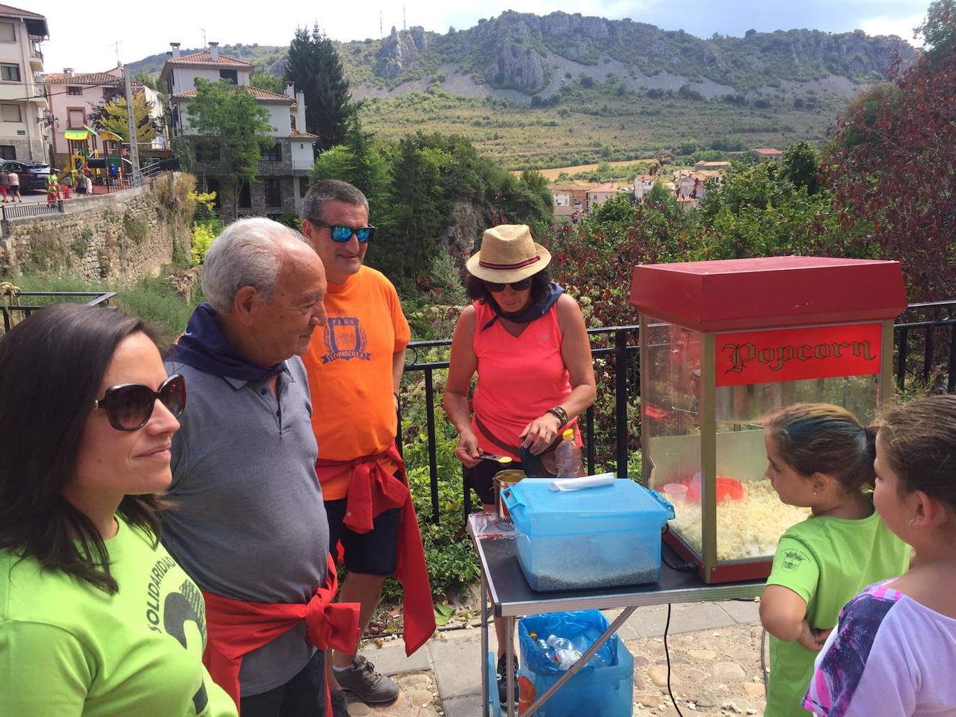 Una de la cuadrillas con integrantes de todas las edades. 