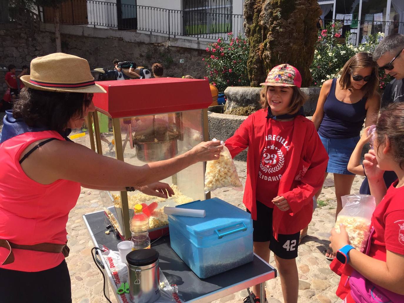 Una de la cuadrillas con integrantes de todas las edades. 