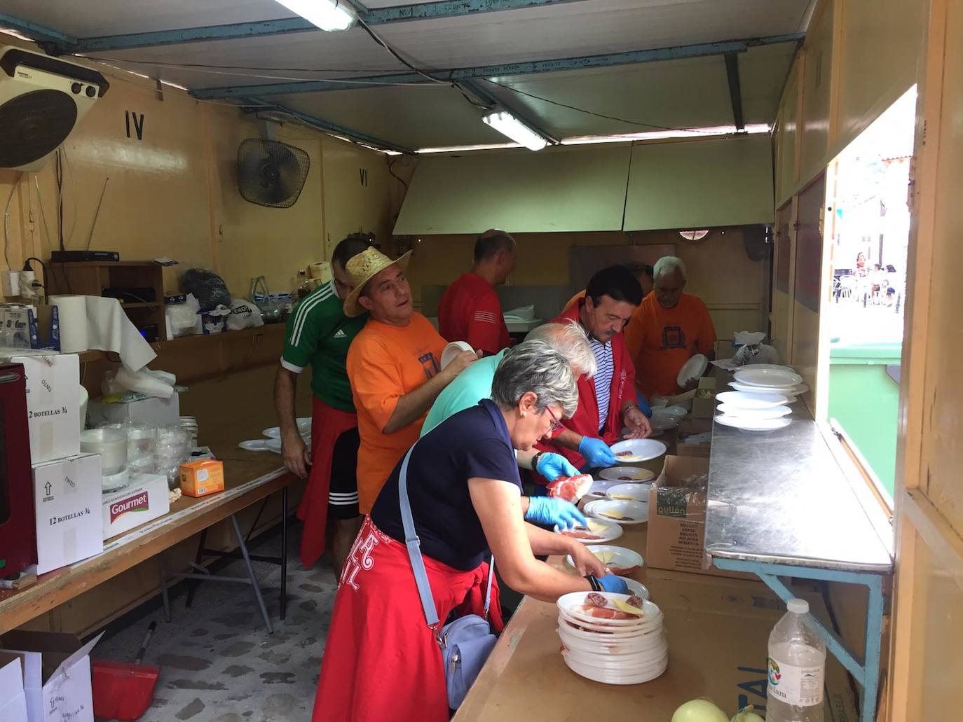 Una de la cuadrillas con integrantes de todas las edades. 