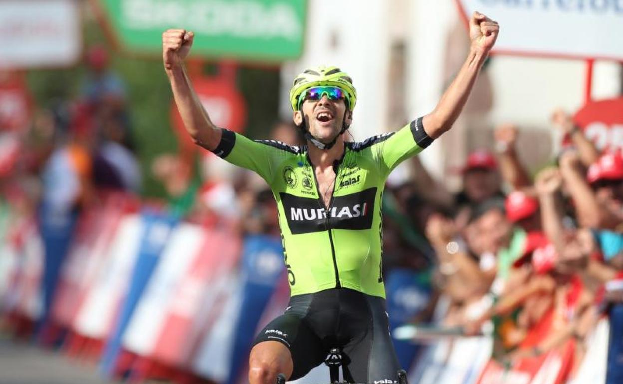 Mikel Iturria celebra su victoria en la undécima etapa de la Vuelta a España. 