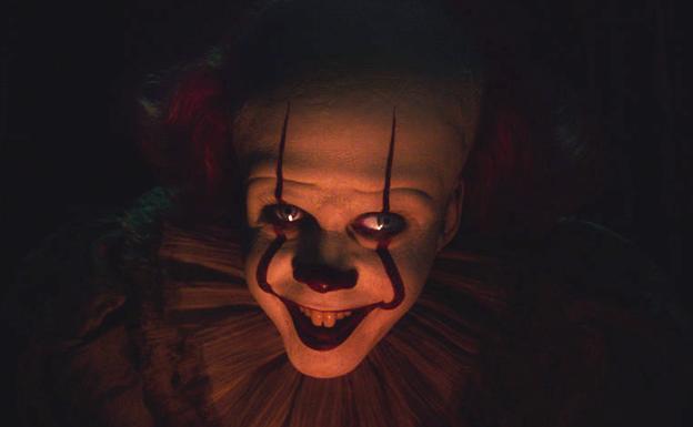 Bill Skarsgard es el payaso Pennywise en la saga 'It'.s