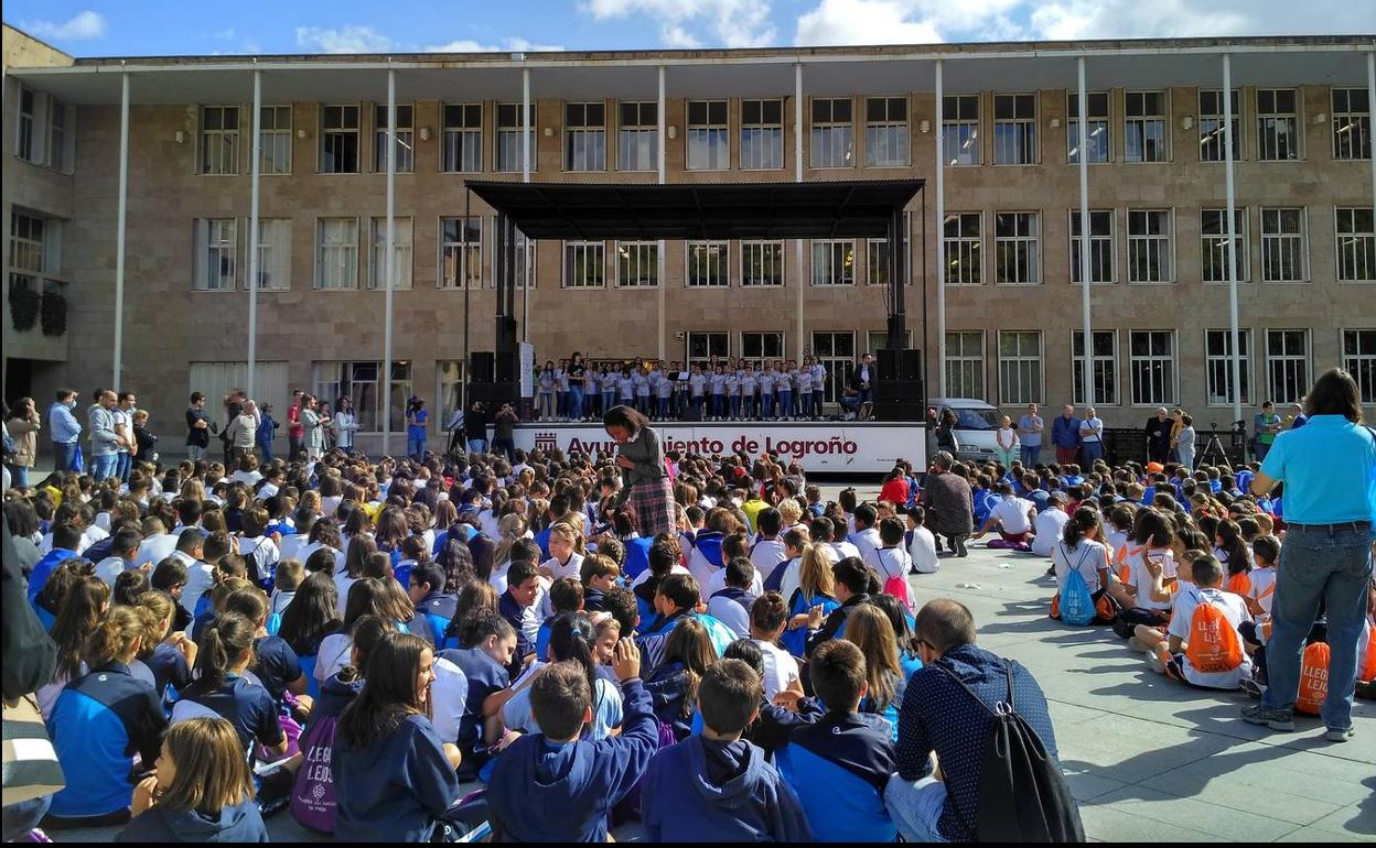 Un millar de estudiantes de Escuelas Católicas de La Rioja dan la bienvenida al curso escolar