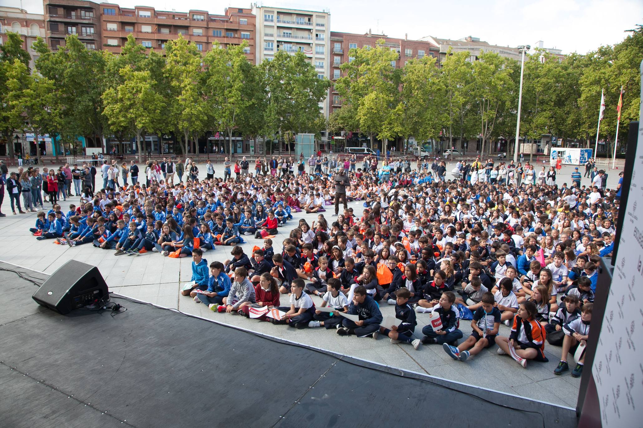 Fotos: Acto de inicio de curso de las Escuelas Católicas en la Plaza del Ayuntamiento de Logroño