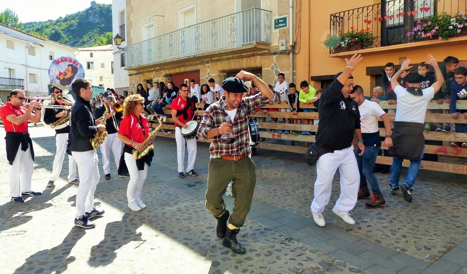 Fotos: Torrecilla honra a la Virgen de Tómalos