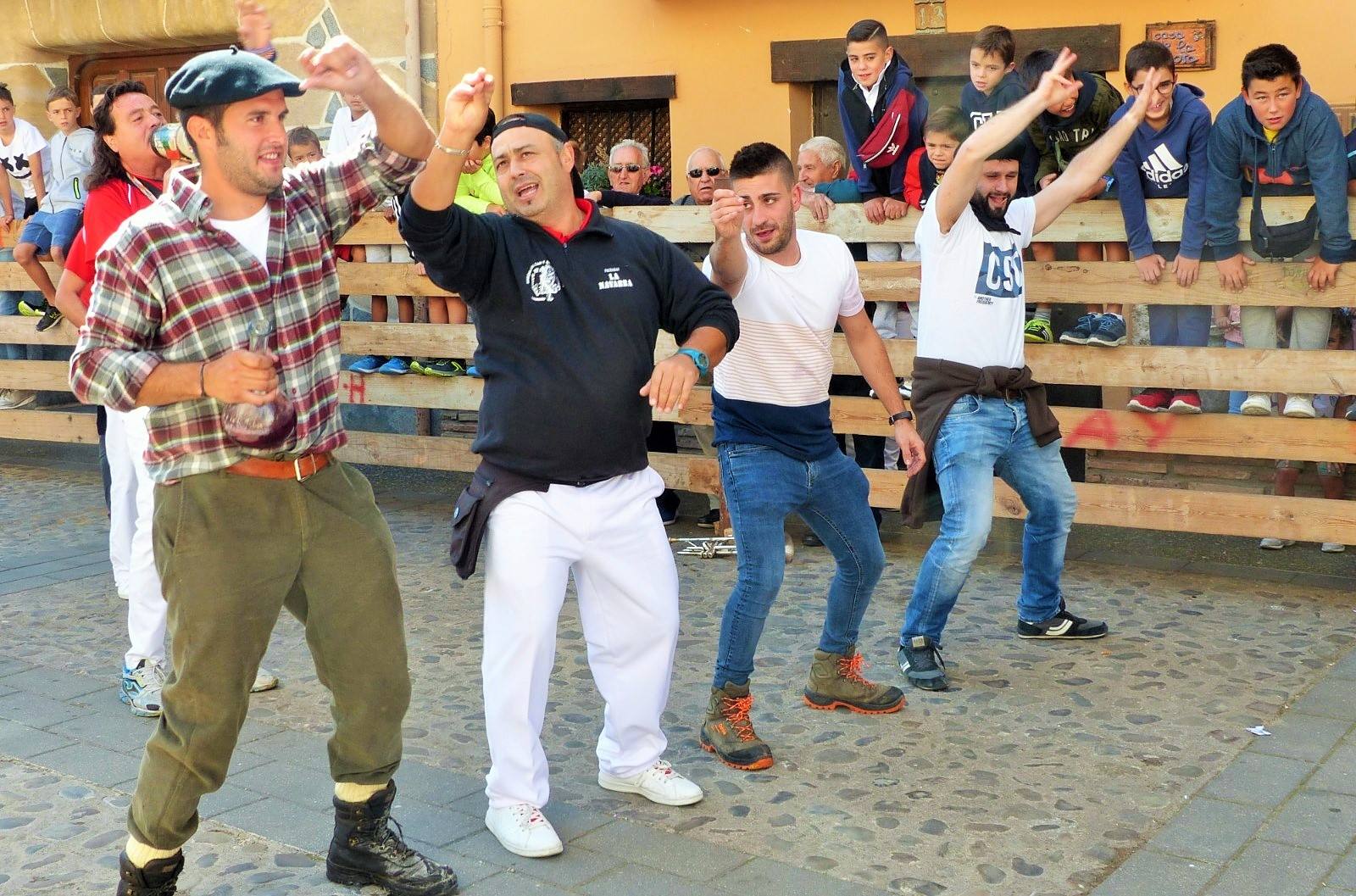 Fotos: Torrecilla honra a la Virgen de Tómalos