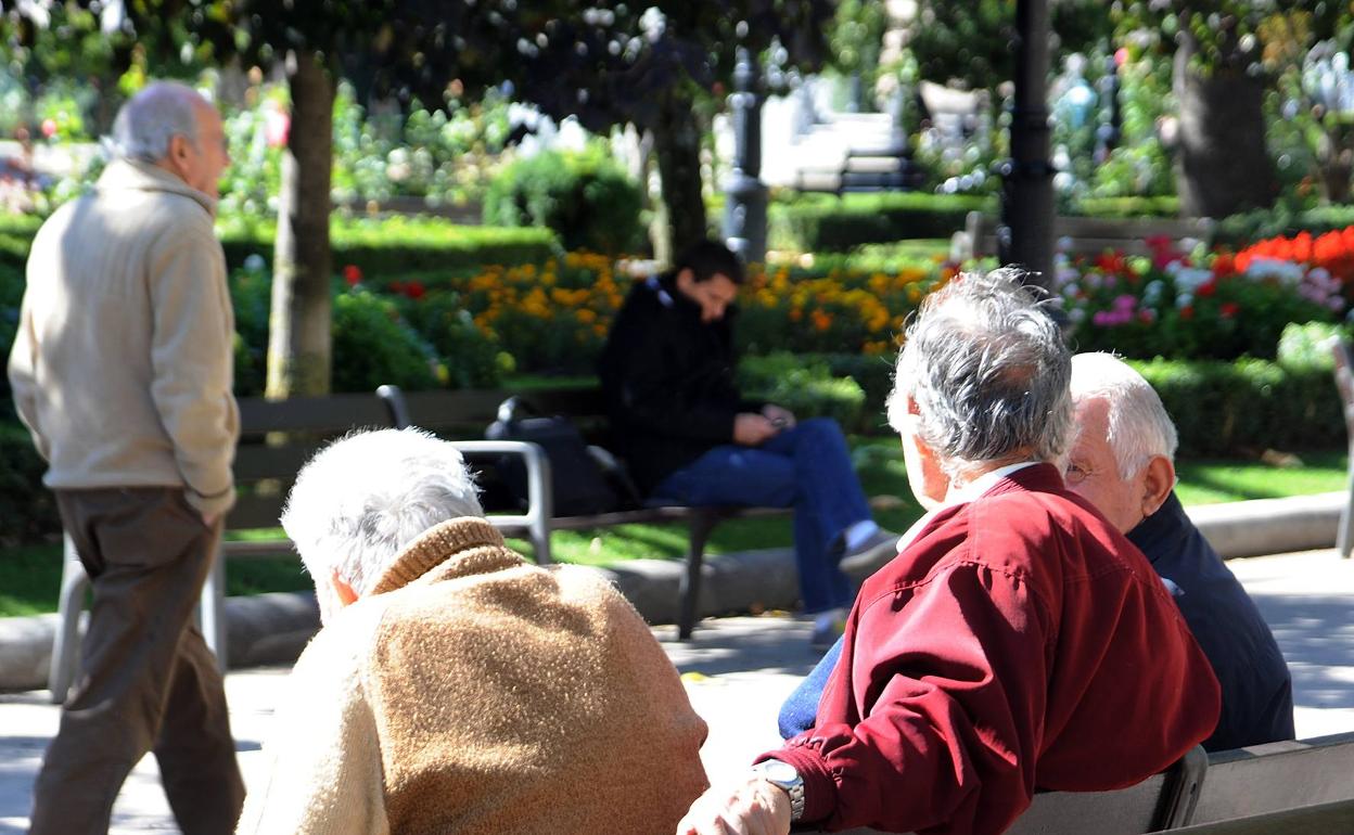 Diez años con menos de dos cotizantes por cada jubilado