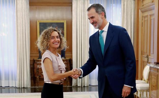 Felipe VI recibe a la presidenta del Congreso, Meritxell Batet.