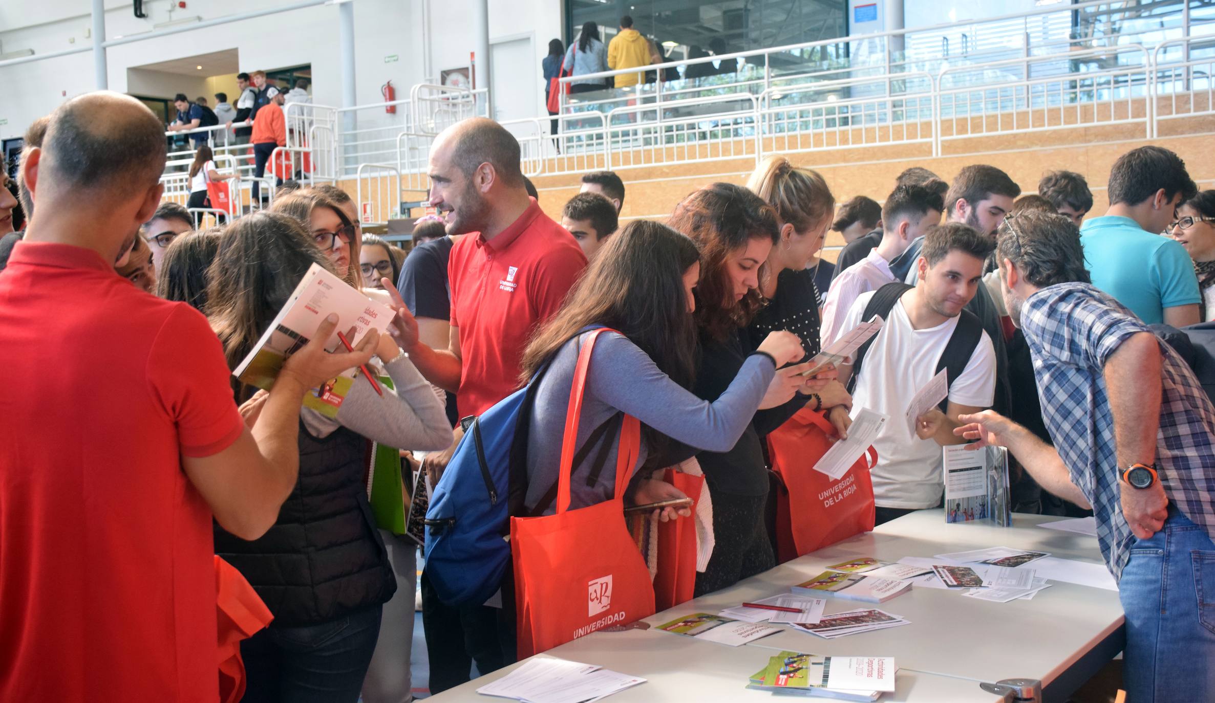 Fotos: La Universidad de La Rioja da la bienvenida a sus alumnos extranjeros