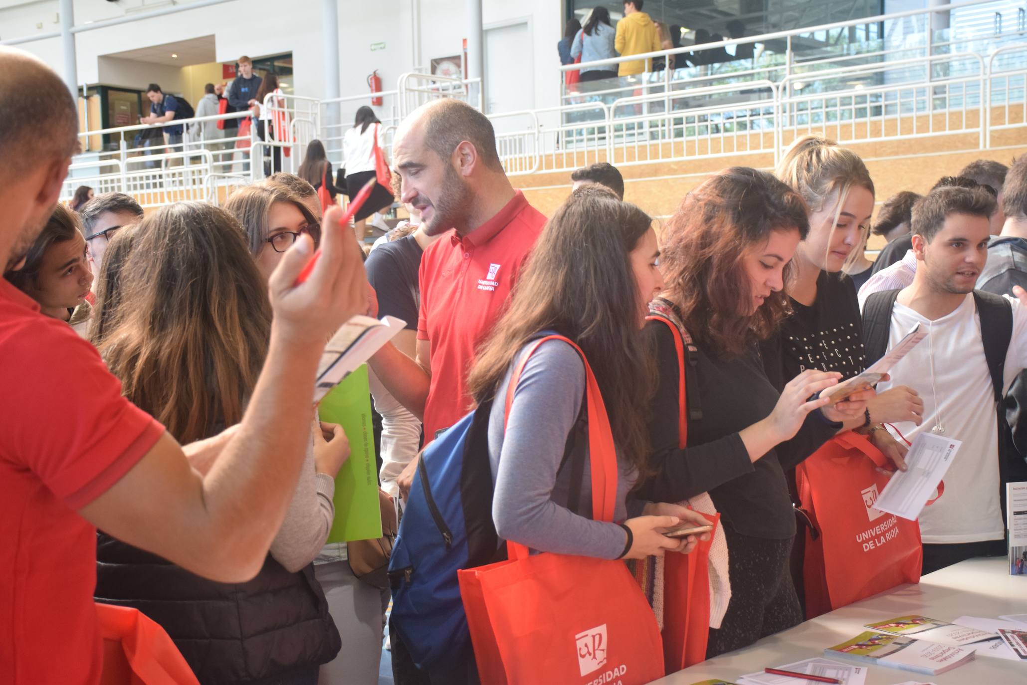 Fotos: La Universidad de La Rioja da la bienvenida a sus alumnos extranjeros