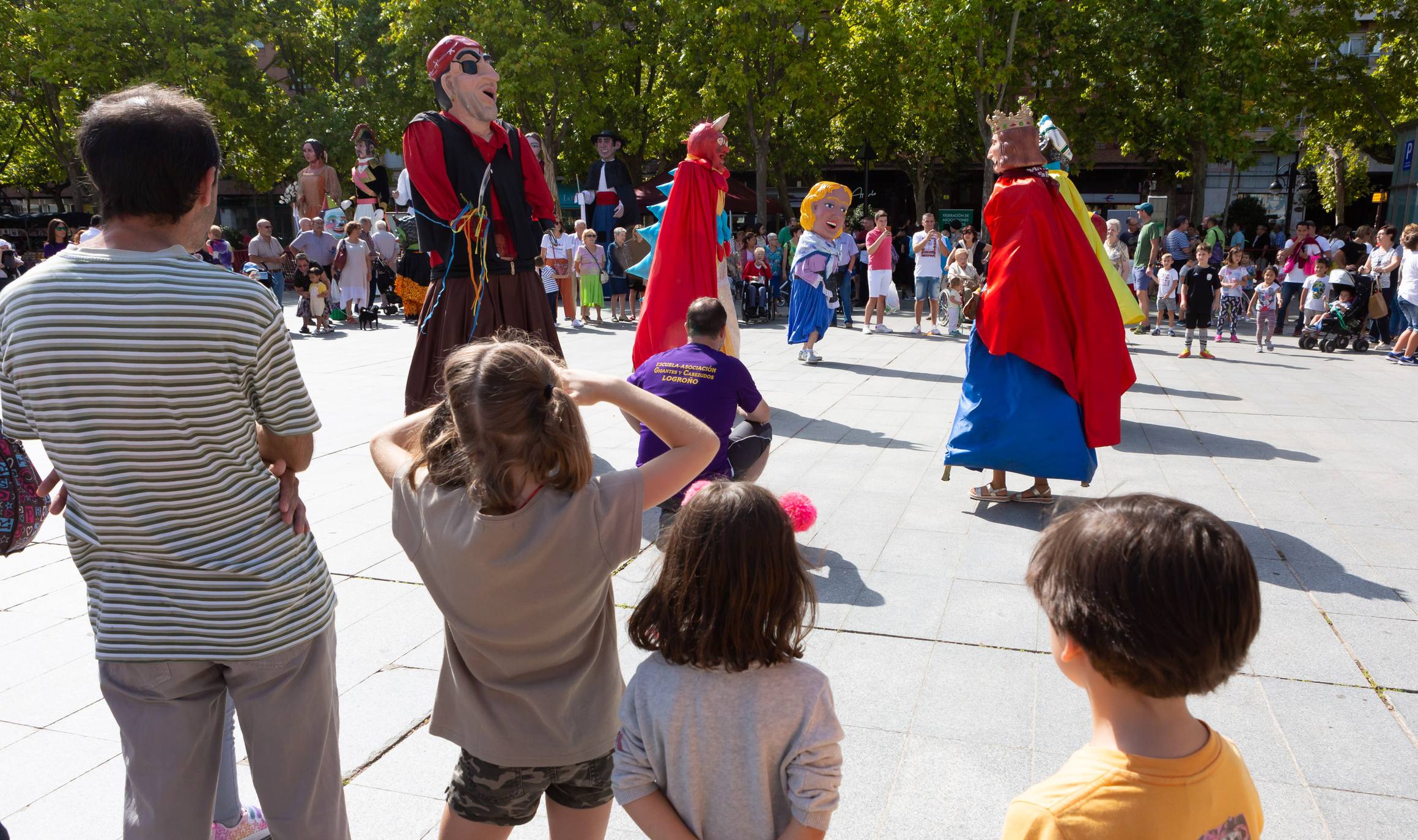 Fotos: Logroño celebra el Día del Vecino