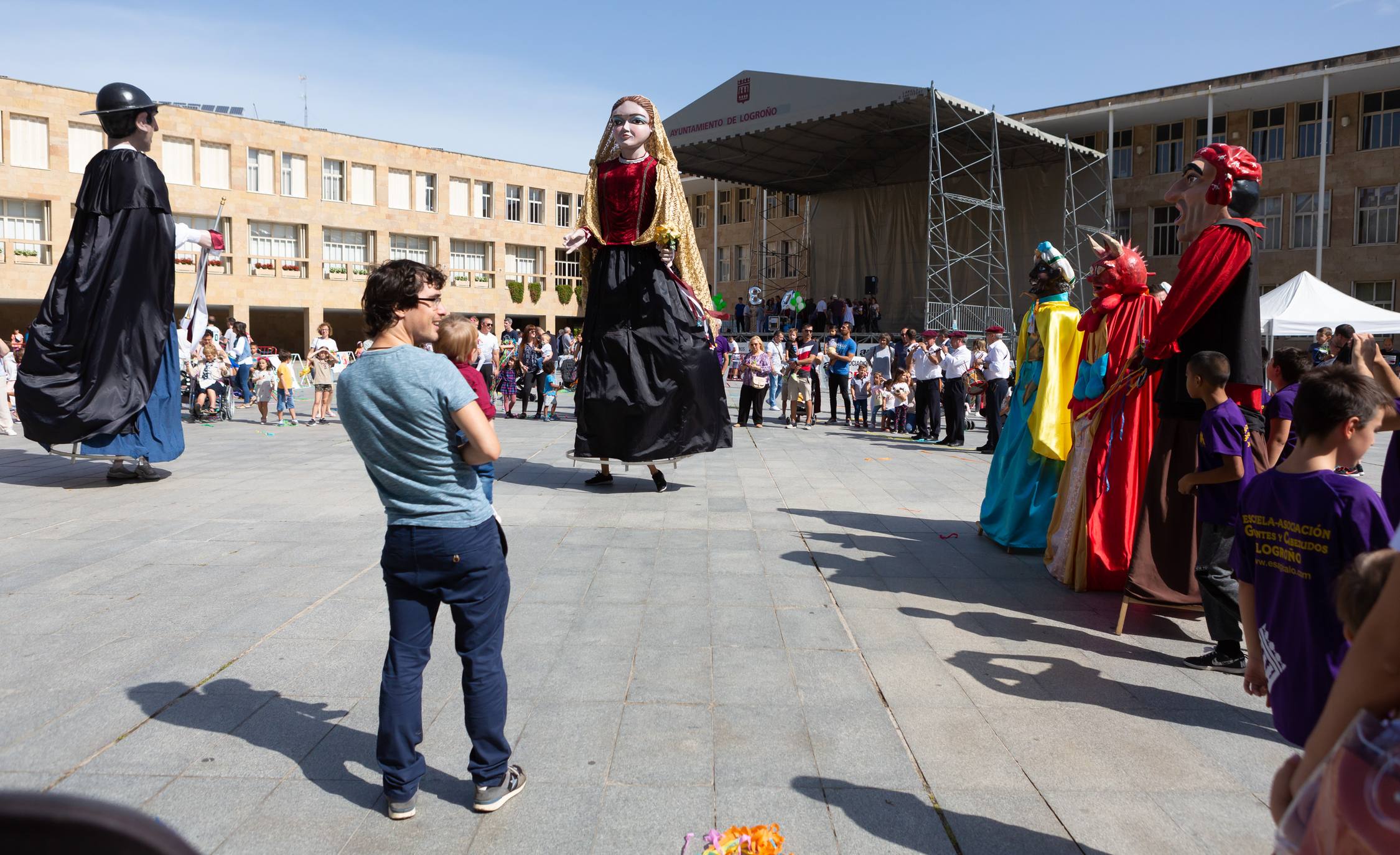 Fotos: Logroño celebra el Día del Vecino