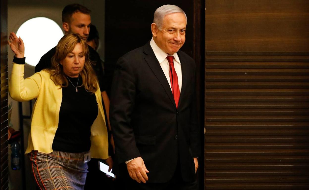 El primer ministro israelí, Benyamin Netanyahu, llega a la sede de su partido, el Likud, tras conocer los resultados.