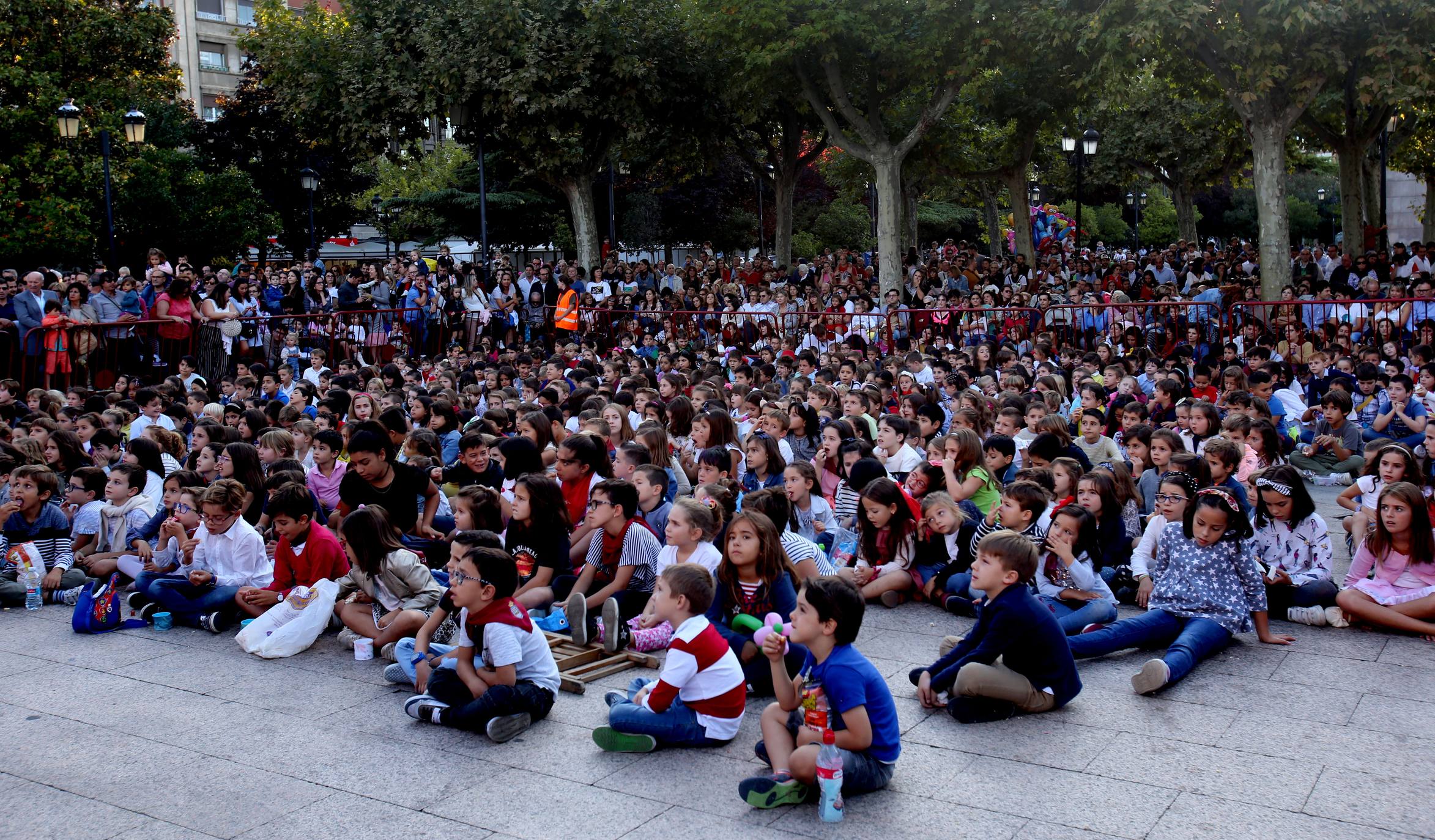 Fotos: Gorgorito entusiasma a los niños