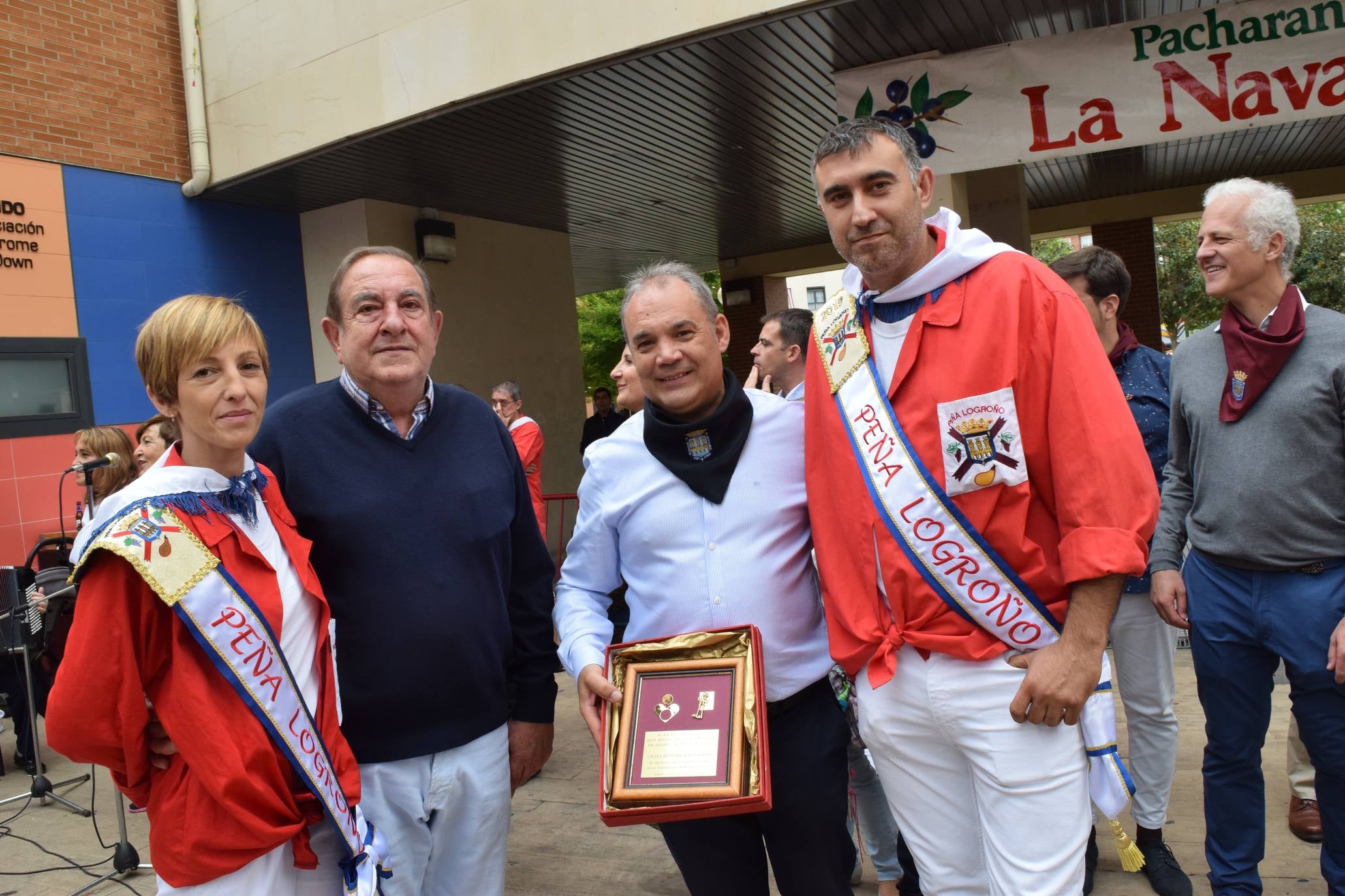 La Cocina Económica recibe las 'Llaves de Oro' de la Peña Logroño