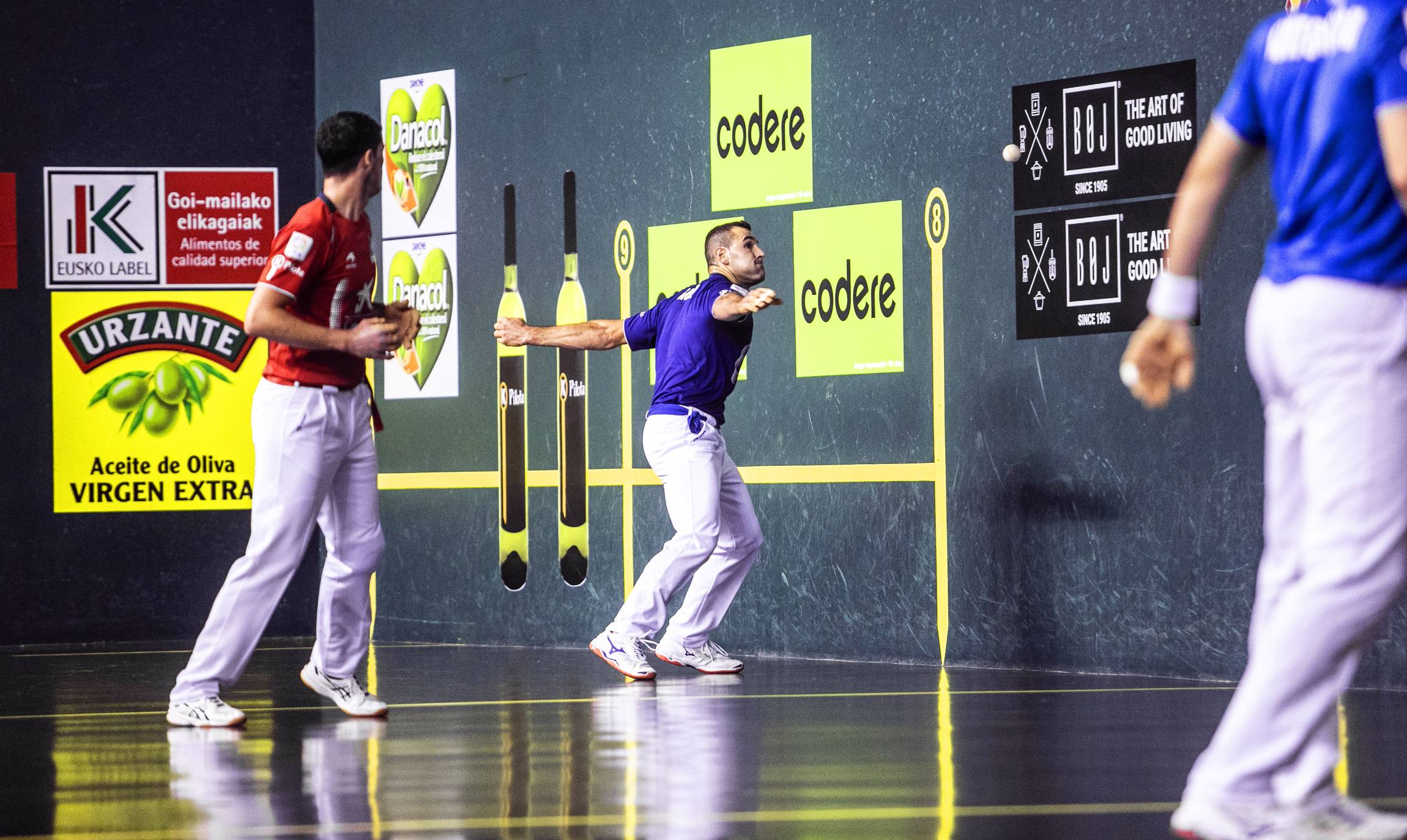 Victoria de Salaverri y Artola en la feria matea de pelota