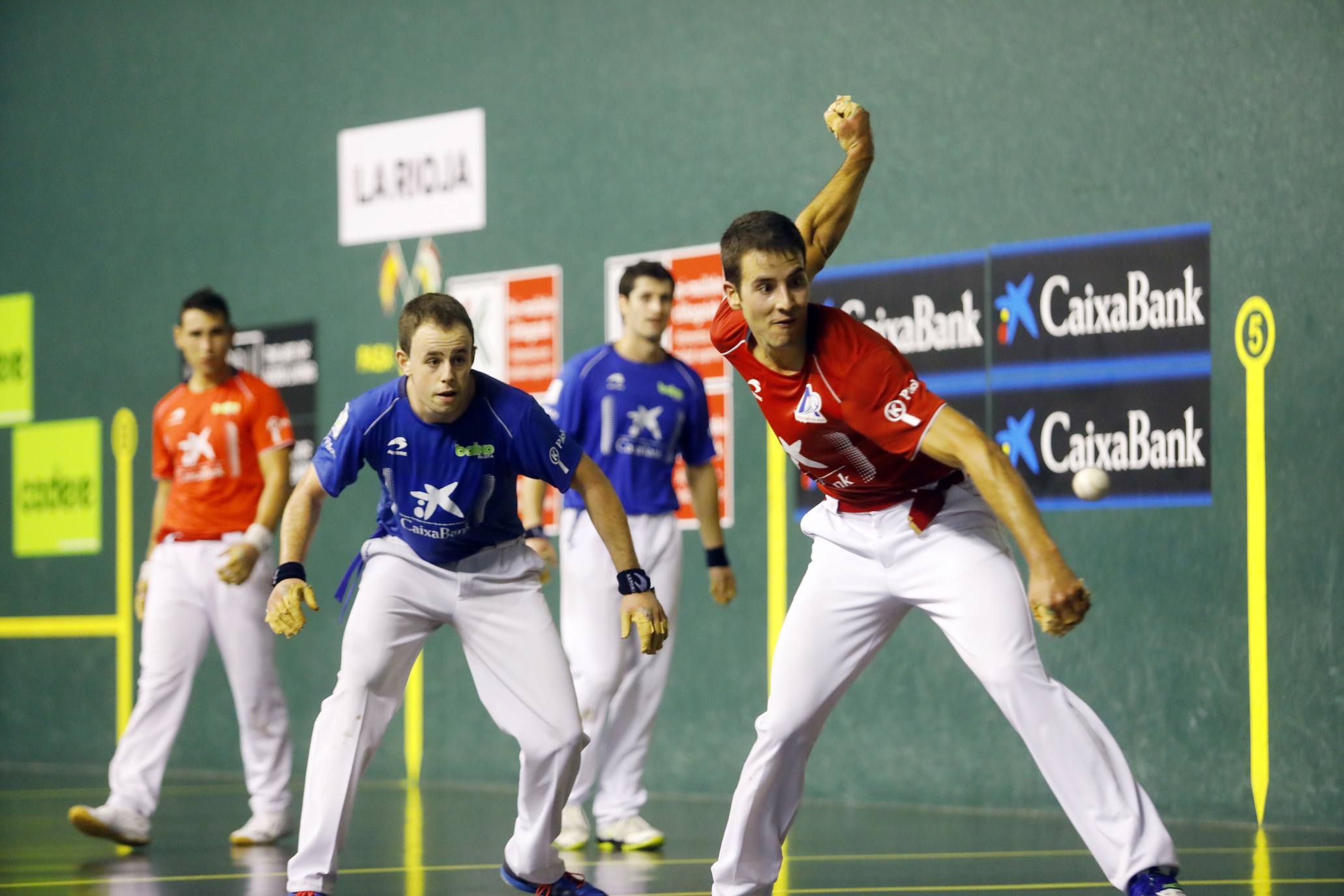 Victoria de Salaverri y Artola en la feria matea de pelota