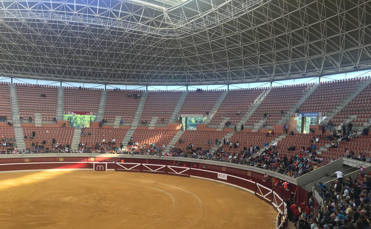 La Ribera luce más vacía que otras mañanas por ser día lectivo para los niños y jóvenes