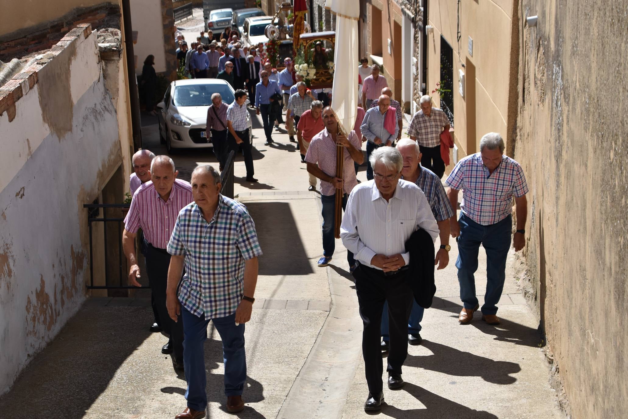 La procesión se ha llevado a cabo este viernes en La Villa de Ocón. 