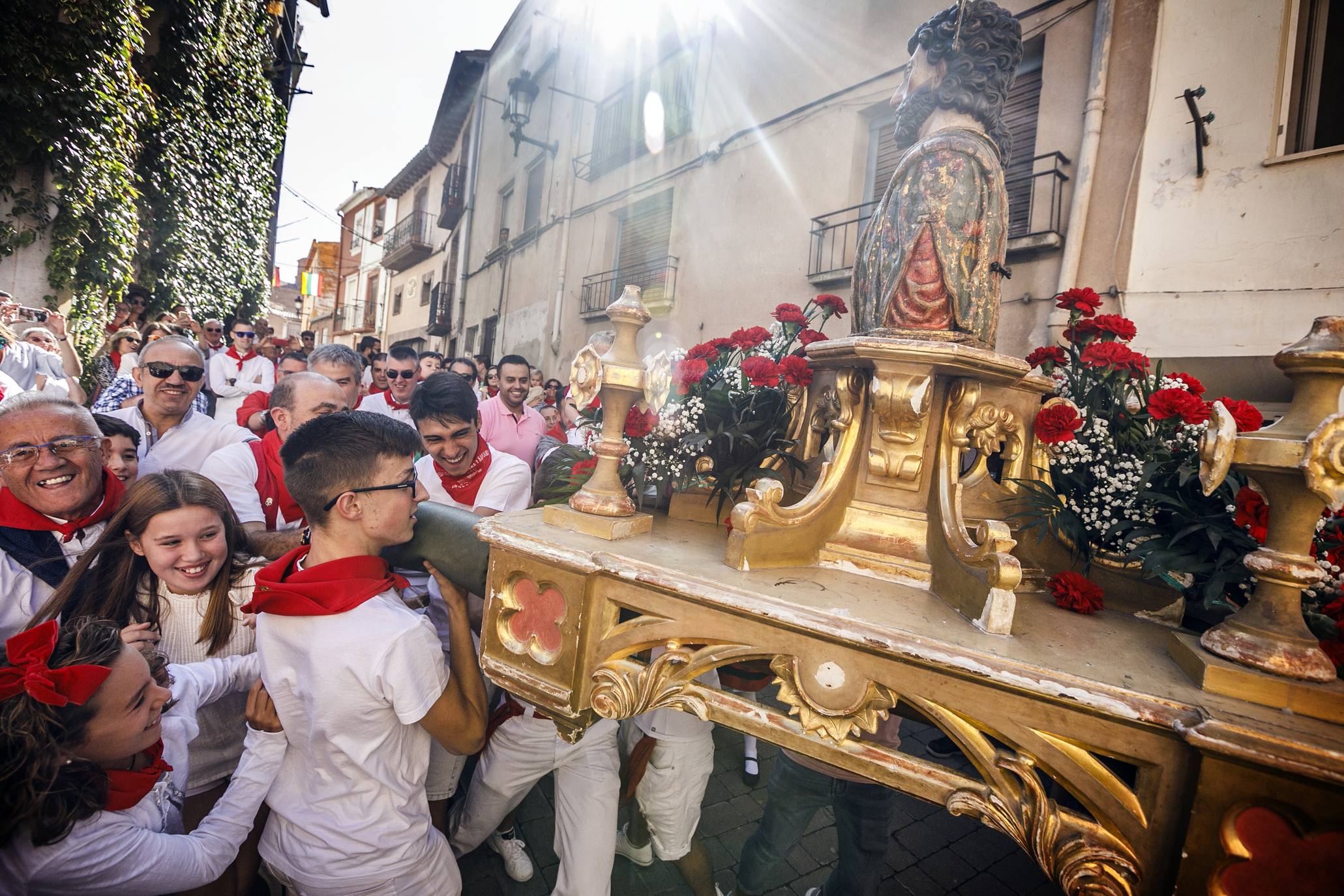 Arnedo disfruta con una nueva representación del robo de los santos en sus fiestas