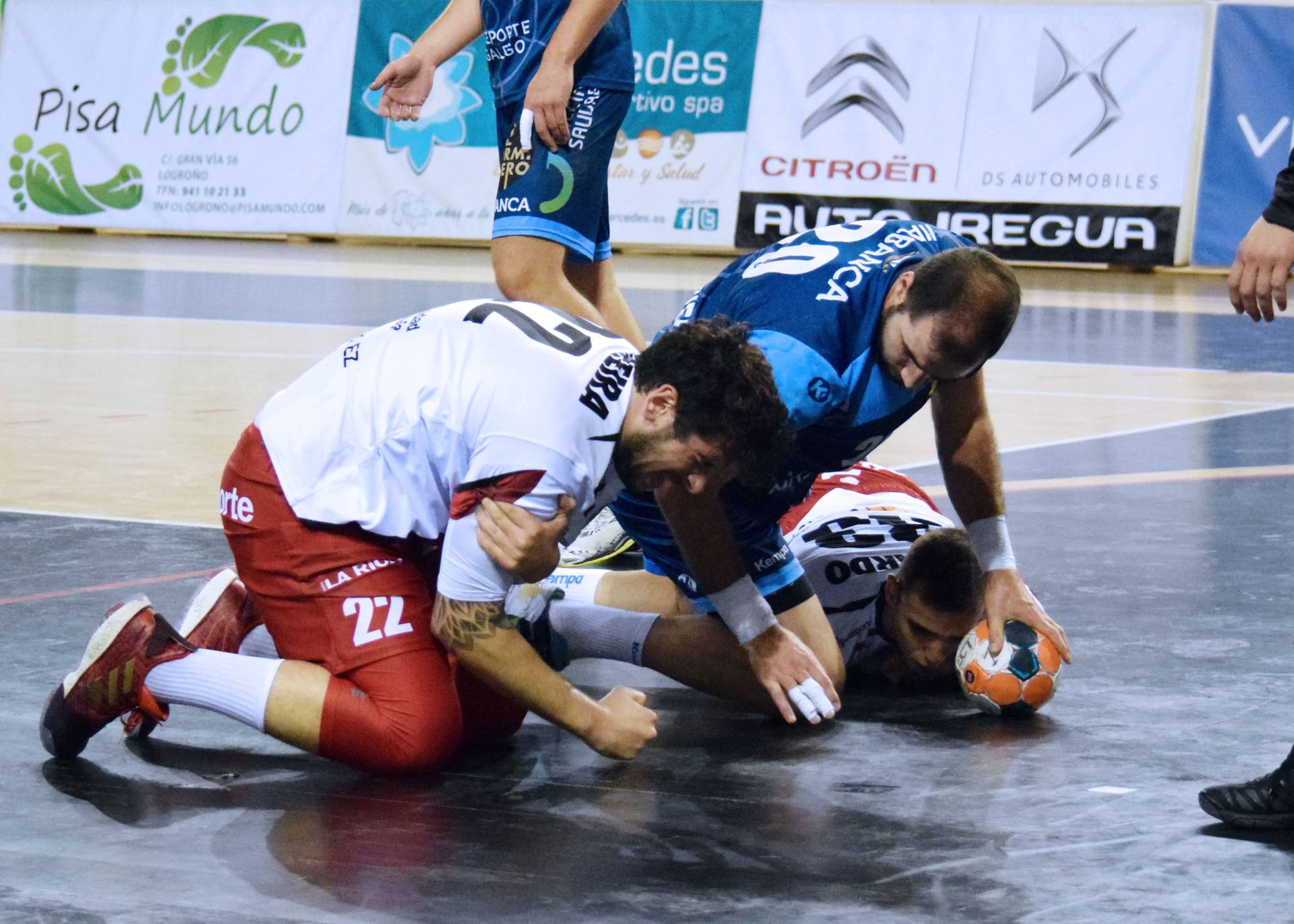 El equipo franjivino vence con autoridad al Cangas después de un primer tiempo muy igualdado.