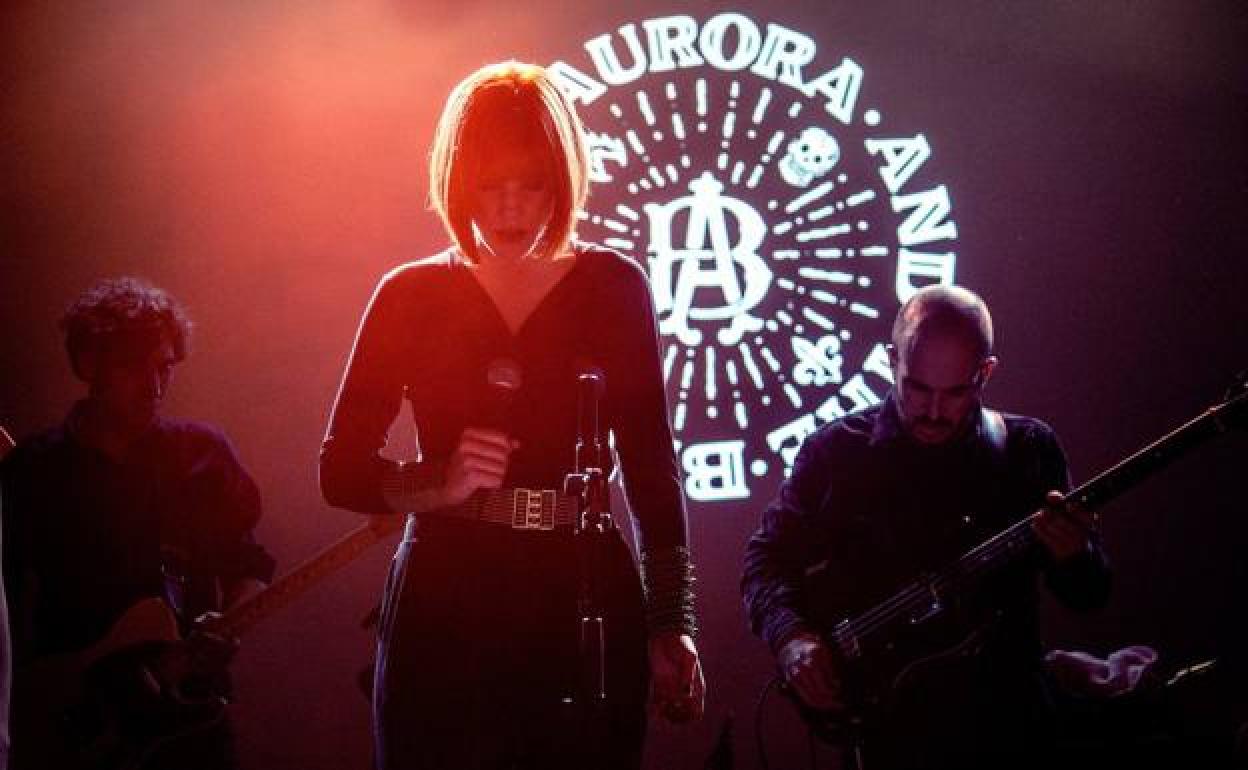 Actuación musical de 'Aurora&The Betrayers'