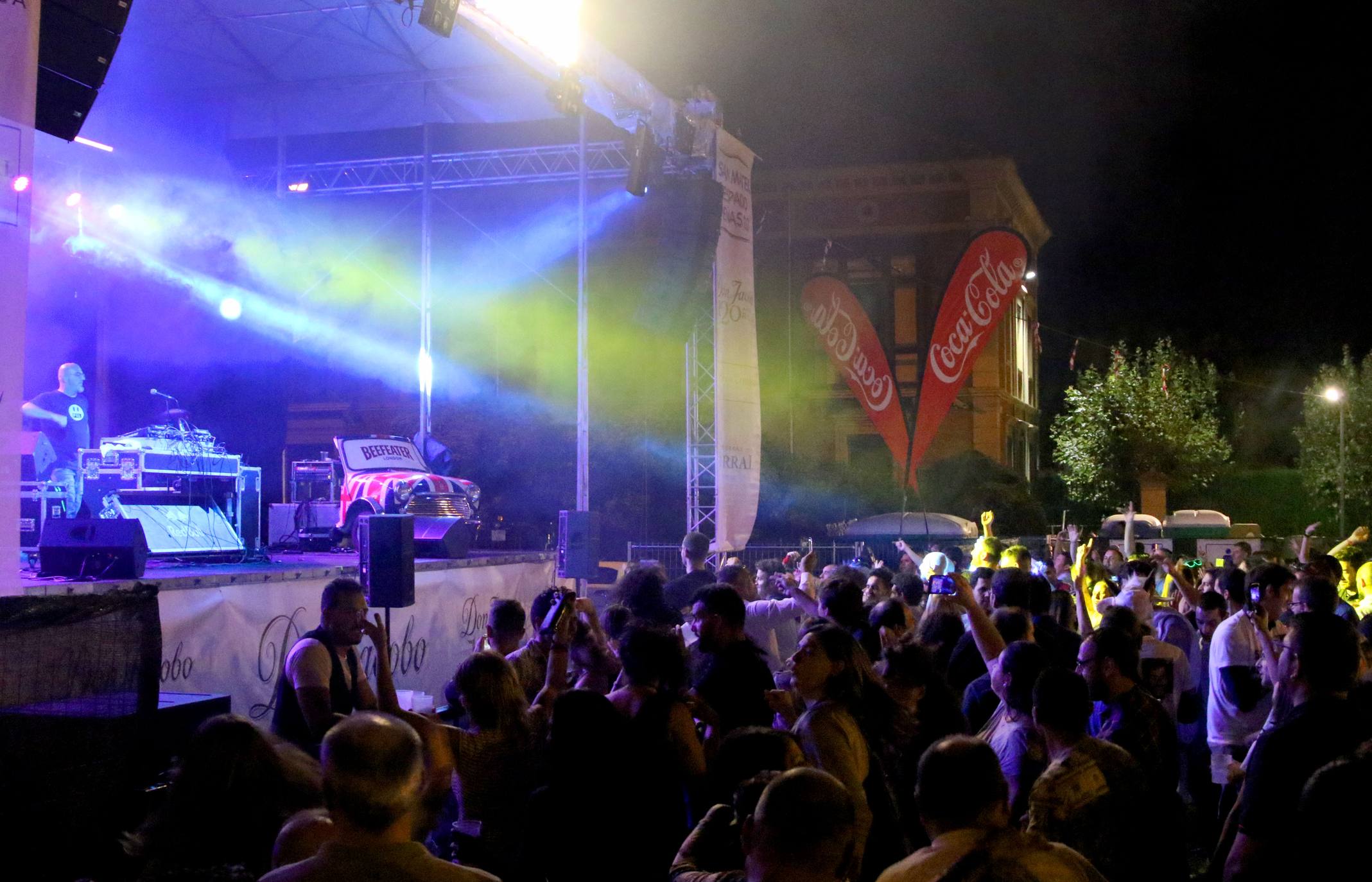 Fotos: Paco Pil cerró las fiestas en el Espacio Peñas 2.0