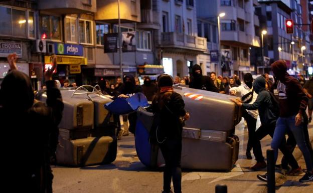 Imagen principal - Imágenes de las protestas en Gerona. 