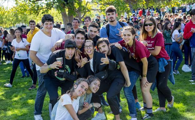 Vídeo: Los universitarios riojanos reciben a sus nuevos compañeros en un ambiente distendido