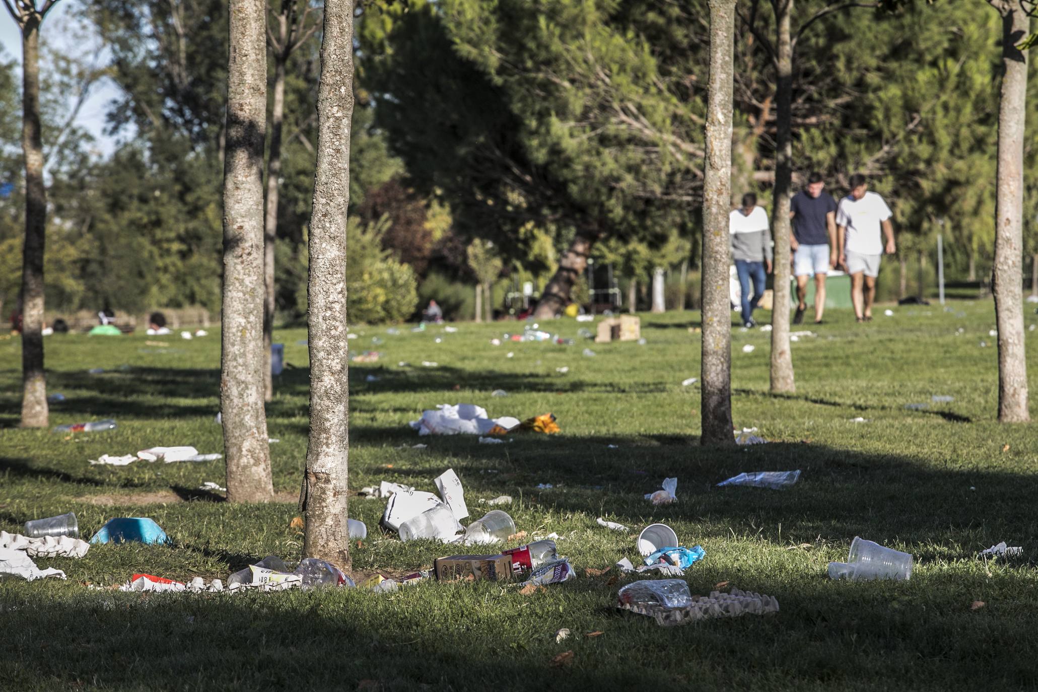 Suciedad en Logroño tras las novatadas de los universitarios