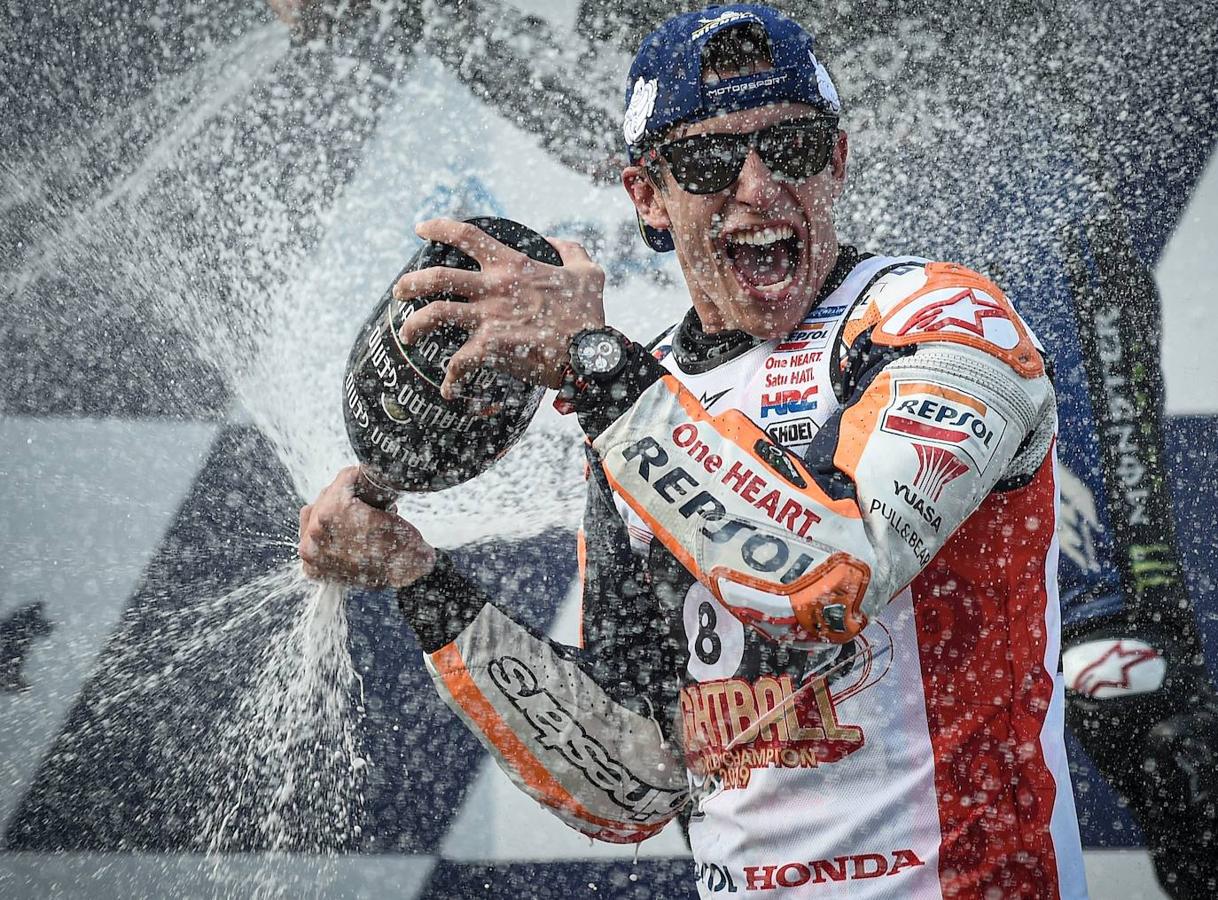 Marc Márquez celebra su victoria en Tailandia.