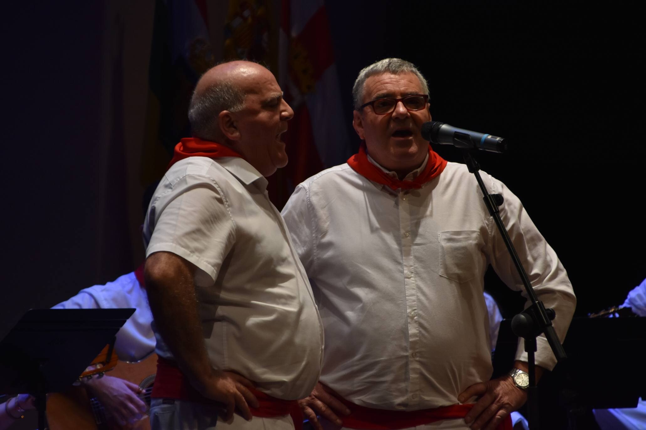 Los joteros veteranos cantan en el festival de Calahorra