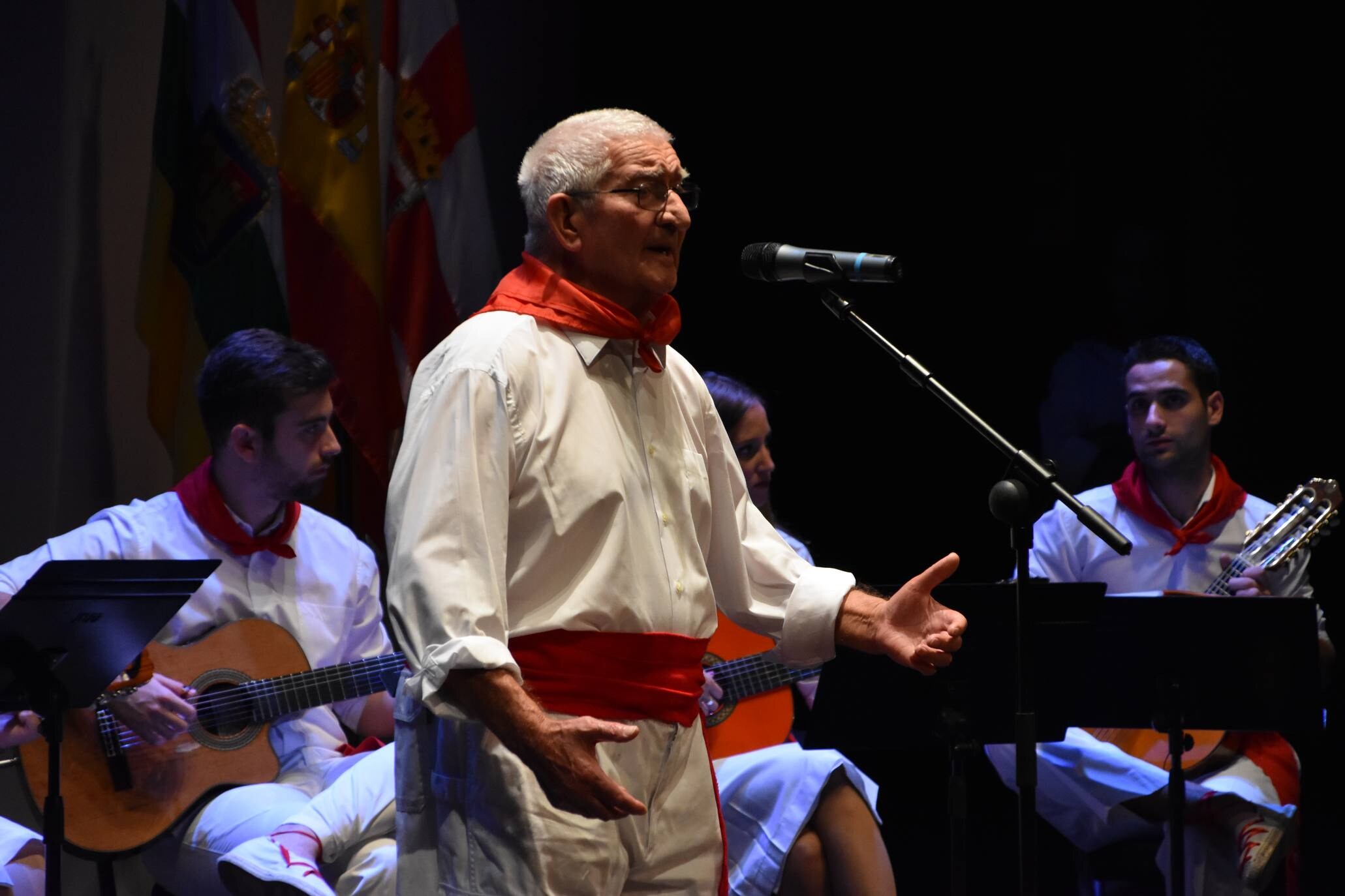 Los joteros veteranos cantan en el festival de Calahorra