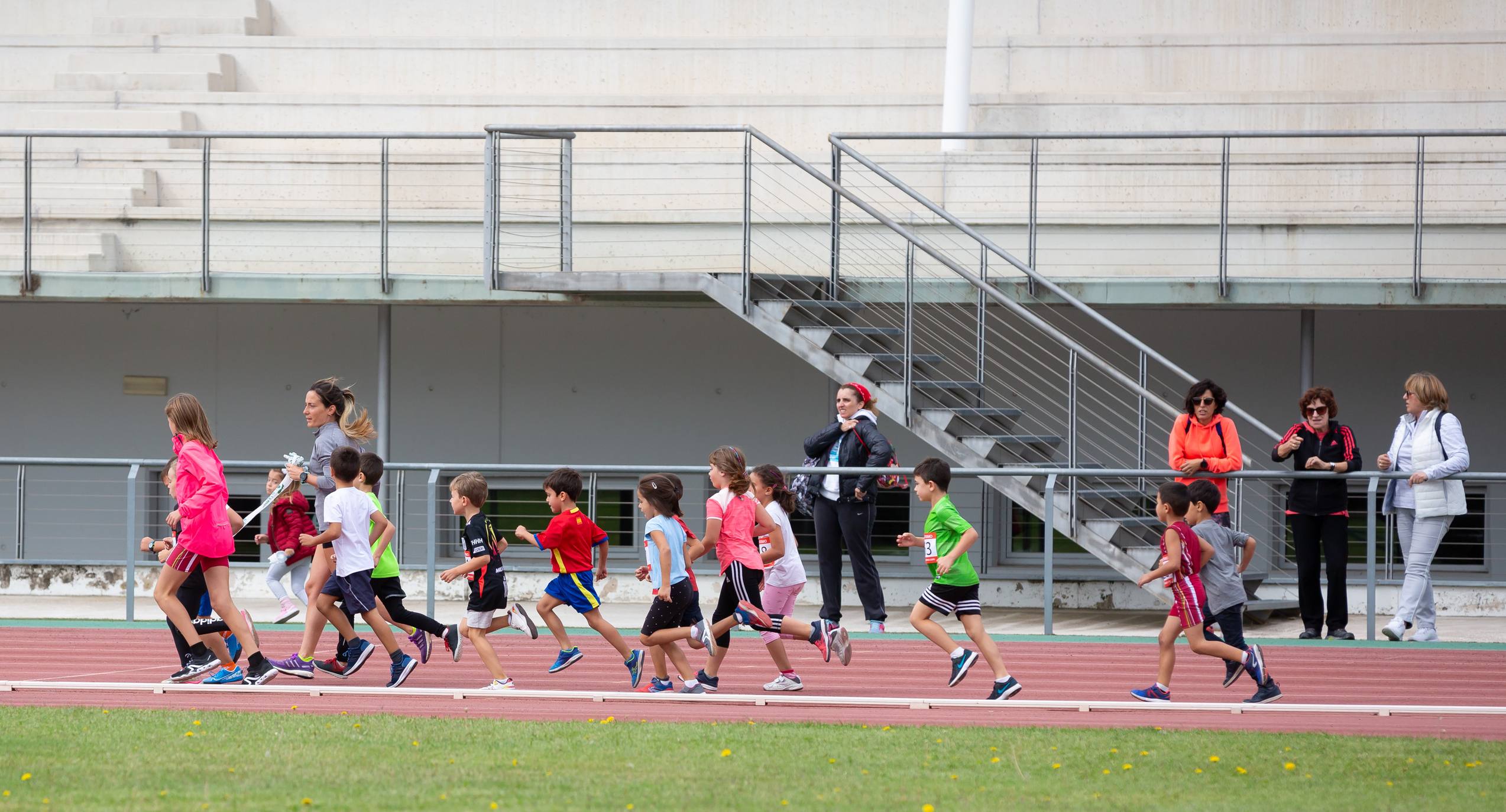 El 1.000 Popular en el Adarraga, la fiesta del atletismo 