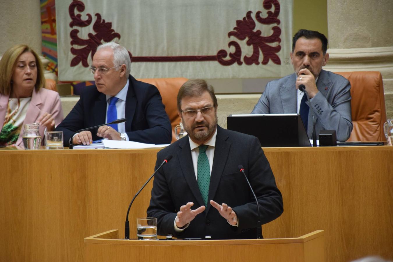 Sesión plenaria en el Parlamento de La Rioja. 