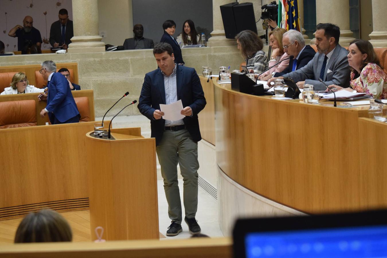 Sesión plenaria en el Parlamento de La Rioja. 