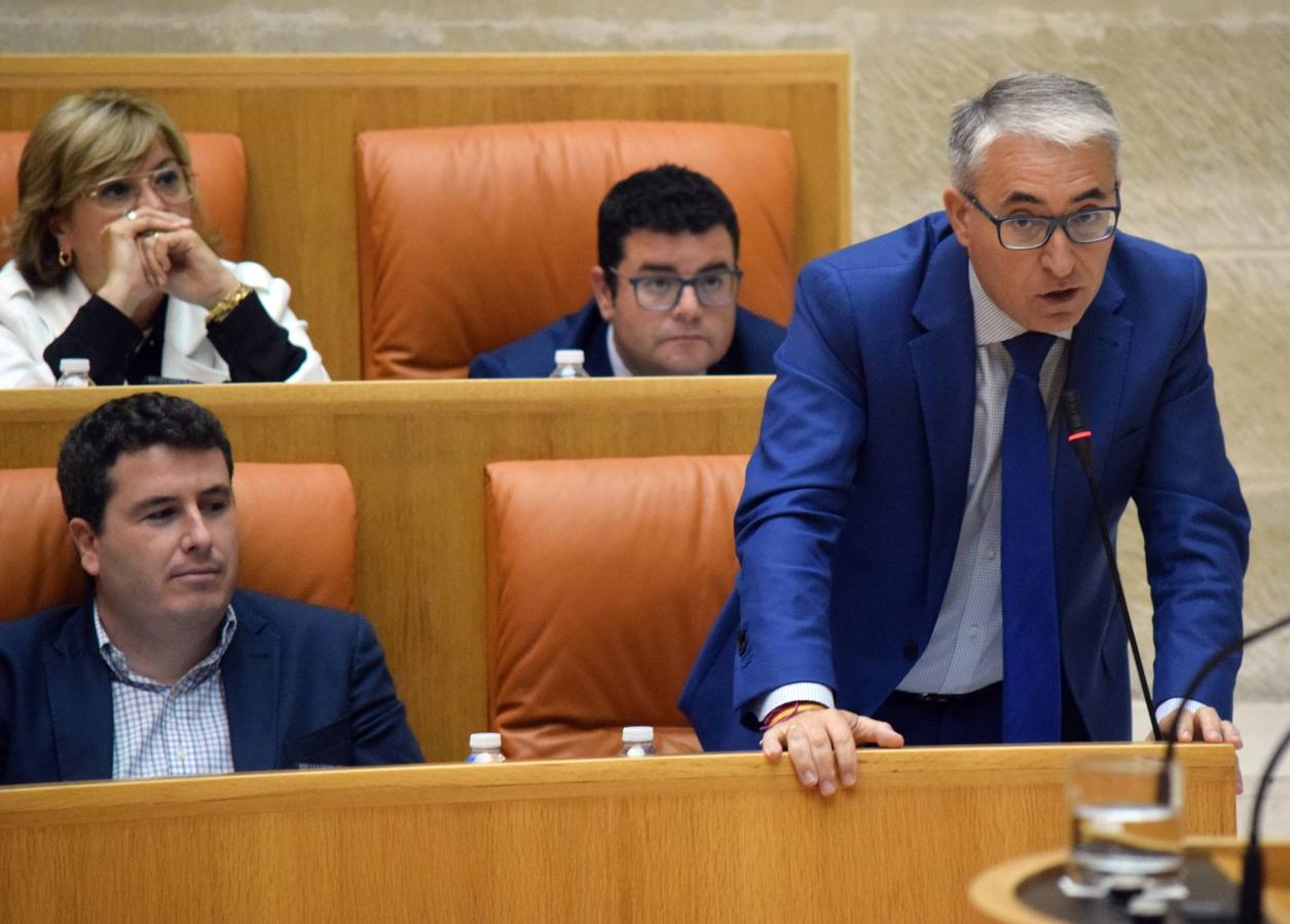 Sesión plenaria en el Parlamento de La Rioja. 