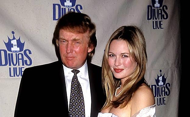 Trump y la joven noruega Celina Midelfart.