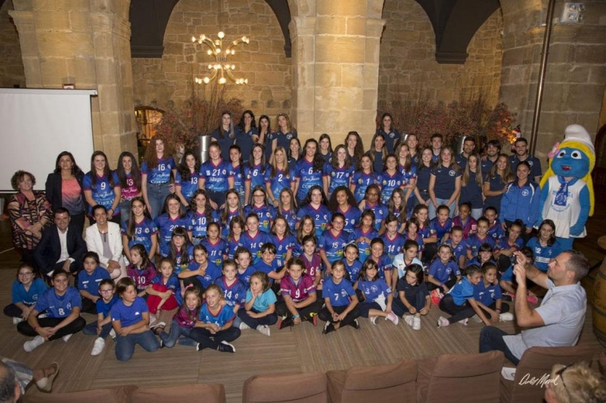 Foto de familia del Haro Voley. :: carlos moral