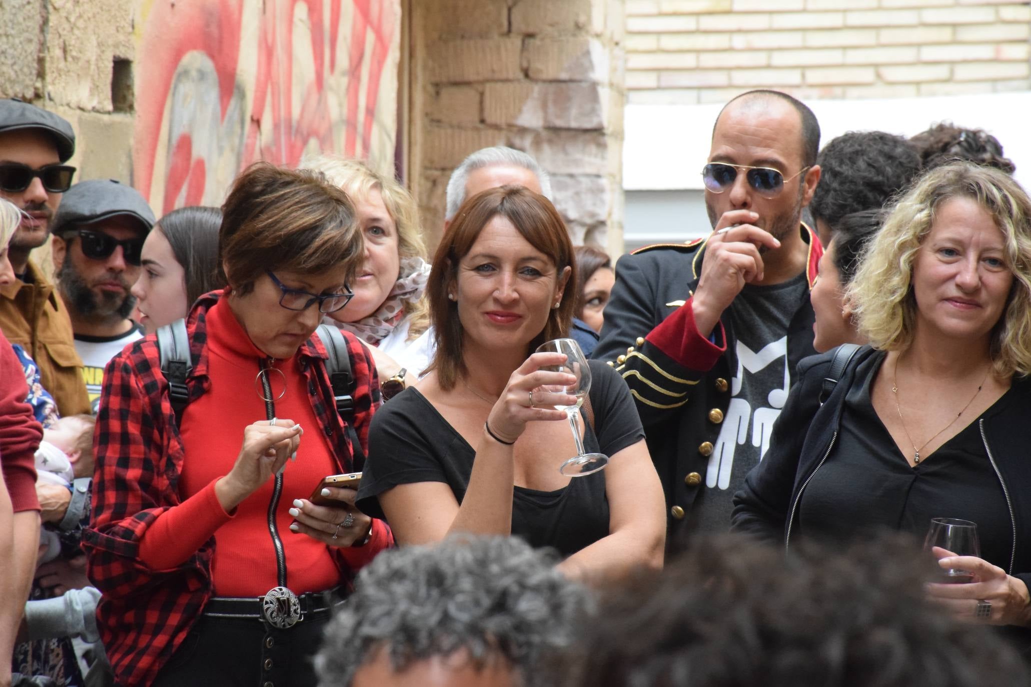 El acto ha incluido un concierto y una firma de discos. 