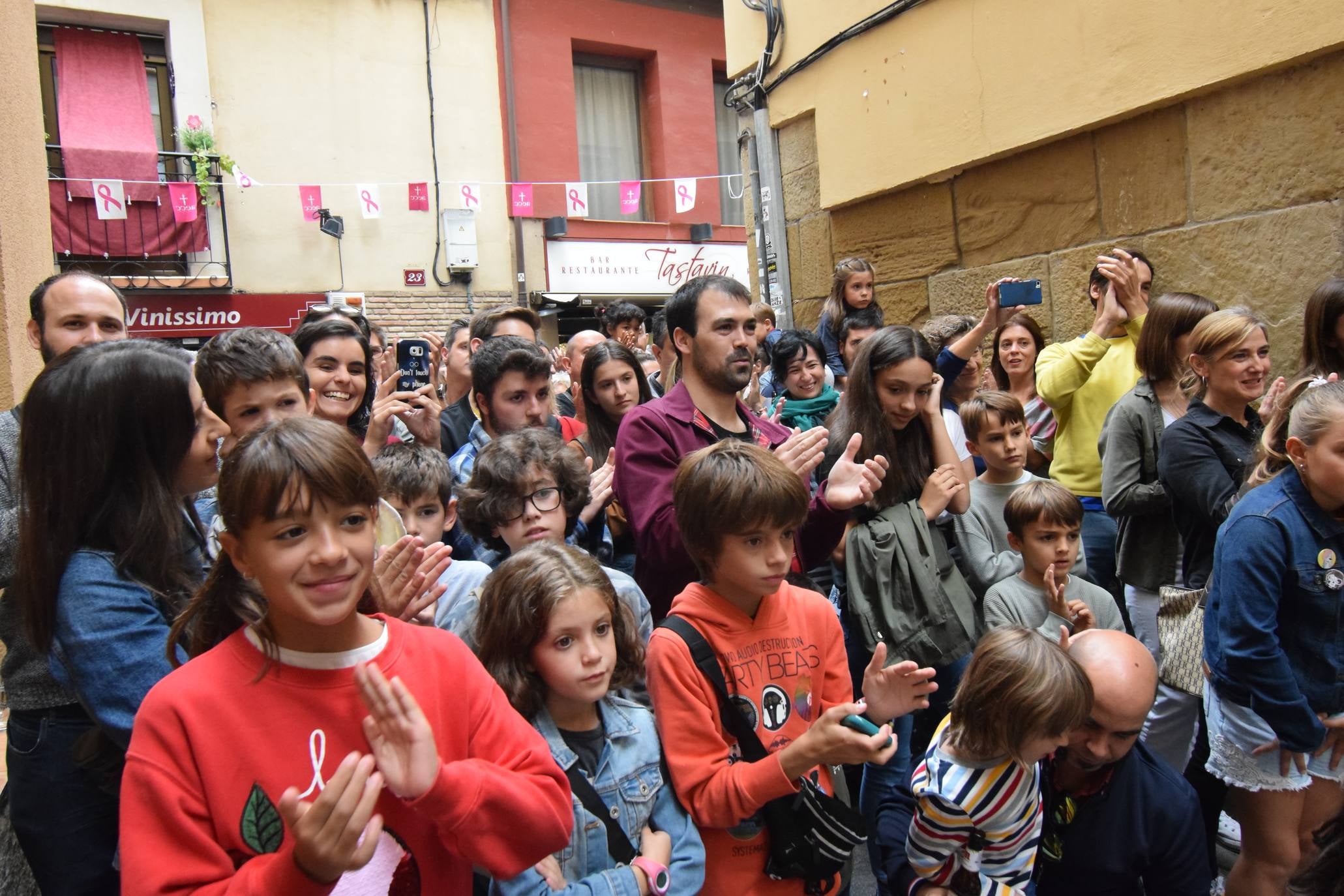 El acto ha incluido un concierto y una firma de discos. 